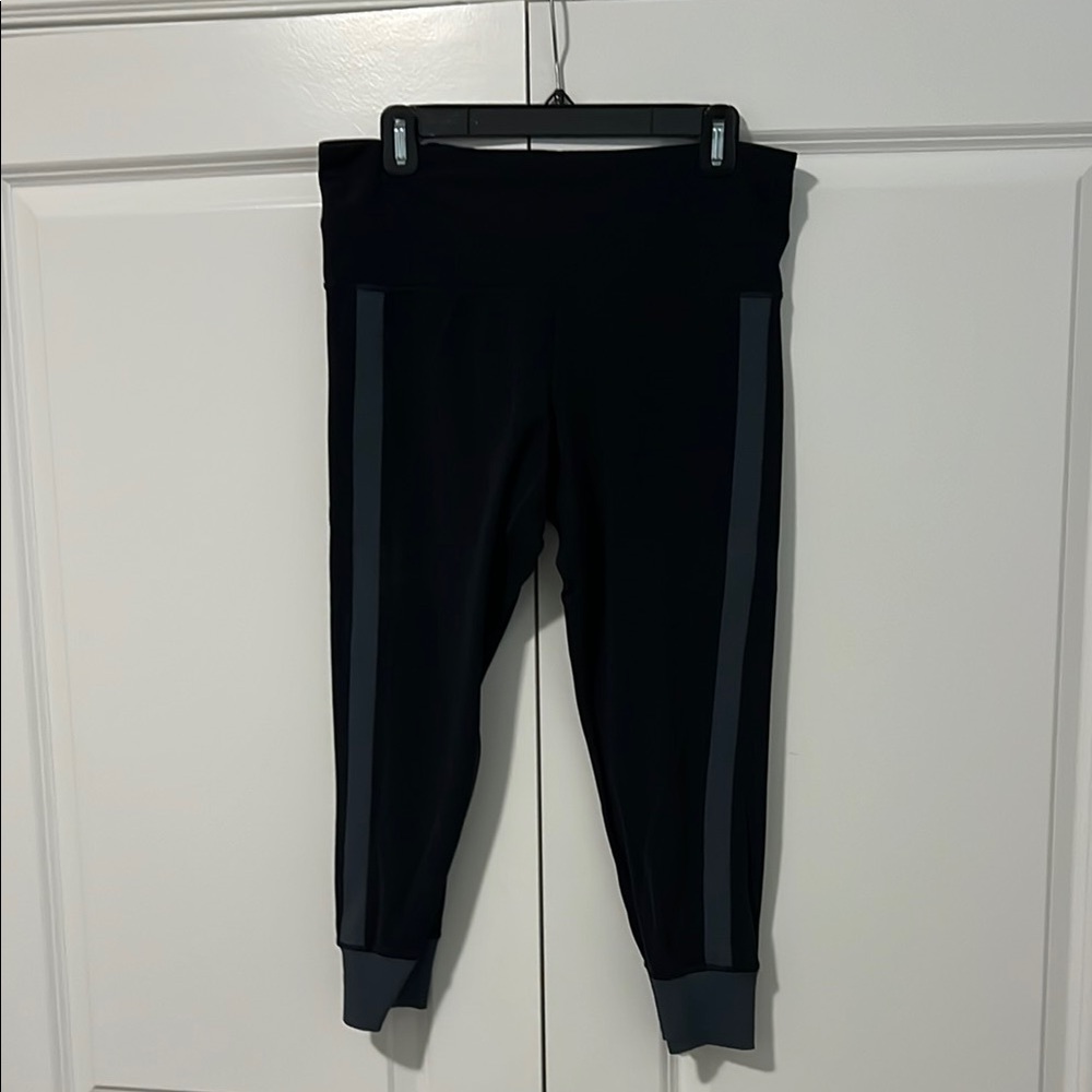 Athleta Kids Leggings in Black with Gray Stripes